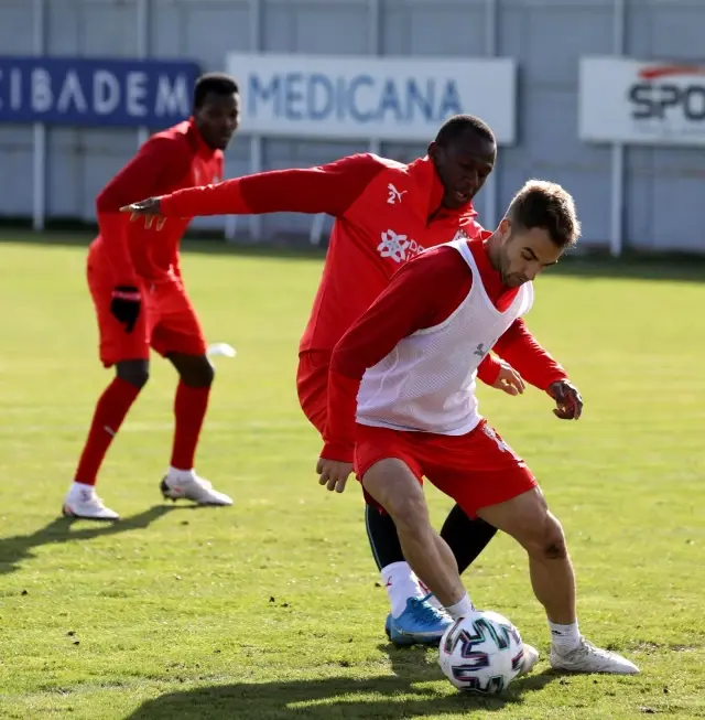 Sivasspor, ara vermeden Fenerbahçe maçı hazırlıklarına başladı Sivasspor, ara vermeden Fenerbahçe maçı hazırlıklarına başladı