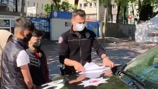 Sultangazi'de kısıtlamaya uymayan gençlere cezai işlem uygulandı Sultangazi'de kısıtlamaya uymayan gençlere cezai işlem uygulandı