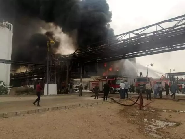 Son dakika: - Suriye'de rejime ait petrol rafinerisinde yangın Son dakika: - Suriye'de rejime ait petrol rafinerisinde yangın