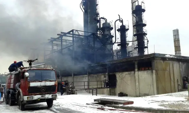 Son dakika: - Suriye'de rejime ait petrol rafinerisinde yangın Son dakika: - Suriye'de rejime ait petrol rafinerisinde yangın