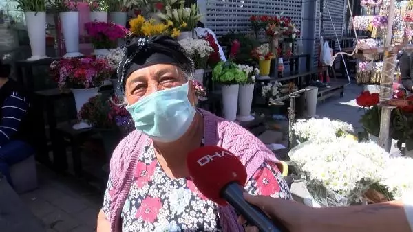 Taksim çiçekçilerinde 'Anneler Günü' yoğunluğu Taksim çiçekçilerinde 'Anneler Günü' yoğunluğu