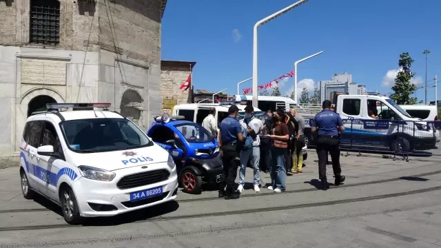Taksim'de turistlere yönelik denetim Taksim'de turistlere yönelik denetim