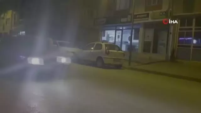 Tam kapanmada cadde üzerinde 'birdir bir' oynadılar Tam kapanmada cadde üzerinde 'birdir bir' oynadılar