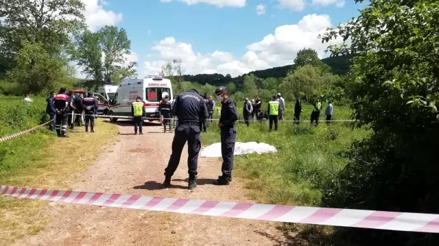 Husumetlisi tarafından öldürülen çiftin cenazeler morga kaldırıldı Husumetlisi tarafından öldürülen çiftin cenazeler morga kaldırıldı