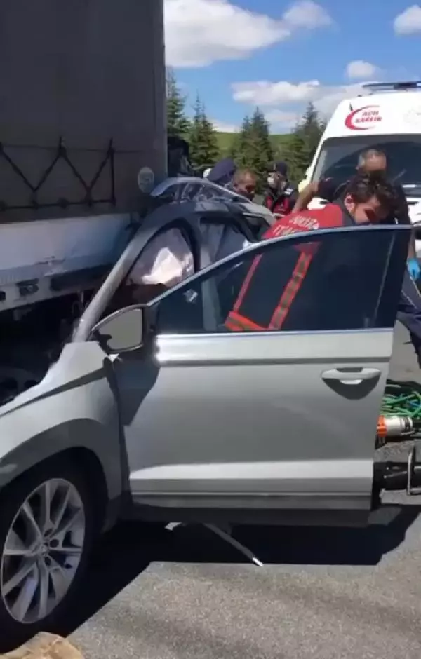 ANKARA TIR'A ÇARPAN OTOMOBİLDEKİ KARI- KOCA İLE BİR ÇOCUKLARI ÖLDÜ, 2 KİŞİ DE YARALANDI ANKARA TIR'A ÇARPAN OTOMOBİLDEKİ KARI- KOCA İLE BİR ÇOCUKLARI ÖLDÜ, 2 KİŞİ DE YARALANDI