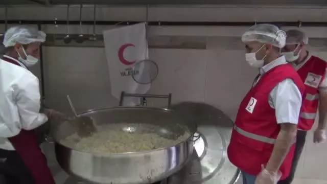 Türk Kızılay Hakkari'de her gün 500 kişiye iftar yemeği ulaştırıyor