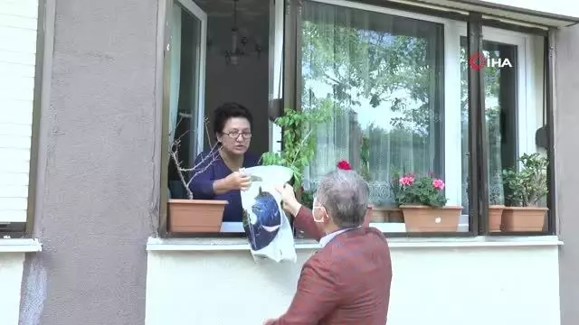 Üsküdarlı annelere Anneler Gününde mor salkım sürprizi Üsküdarlı annelere Anneler Gününde mor salkım sürprizi
