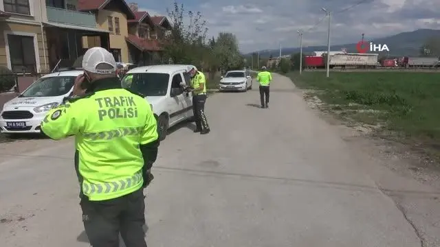 Bolu'da uygulama noktasına girmemek için kaçanlara göz açtırılmıyor Bolu'da uygulama noktasına girmemek için kaçanlara göz açtırılmıyor