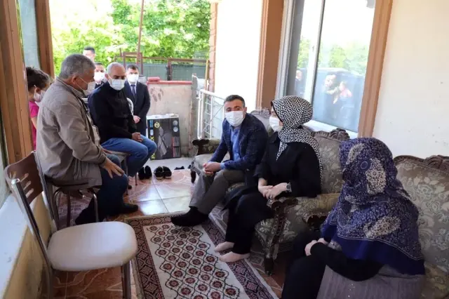 Vali Atay ve eşi şehit annelerini unutmadı