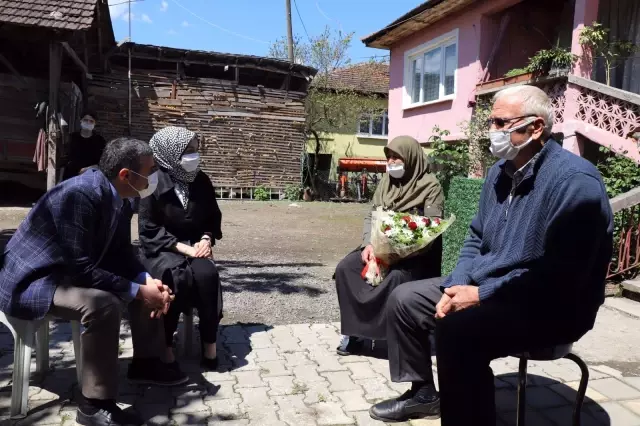 Vali Atay ve eşi şehit annelerini unutmadı