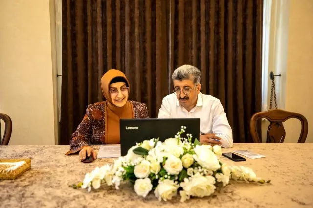 Van Valisi Mehmet Emin Bilmez ve eşi şehit ve engelli aileleriyle görüştü Van Valisi Mehmet Emin Bilmez ve eşi şehit ve engelli aileleriyle görüştü