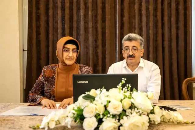 Van Valisi Mehmet Emin Bilmez ve eşi şehit ve engelli aileleriyle görüştü Van Valisi Mehmet Emin Bilmez ve eşi şehit ve engelli aileleriyle görüştü