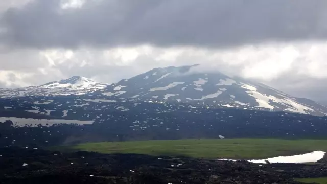 Van'ın İran sınırı 64 kilometrelik duvarla güçlendiriliyor Van'ın İran sınırı 64 kilometrelik duvarla güçlendiriliyor