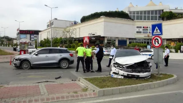 Son dakika haberleri: Yaralamalı trafik kazası sonrası 'kim haklı' tartışması Son dakika haberleri: Yaralamalı trafik kazası sonrası 'kim haklı' tartışması