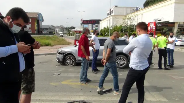 Son dakika haberleri: Yaralamalı trafik kazası sonrası 'kim haklı' tartışması Son dakika haberleri: Yaralamalı trafik kazası sonrası 'kim haklı' tartışması