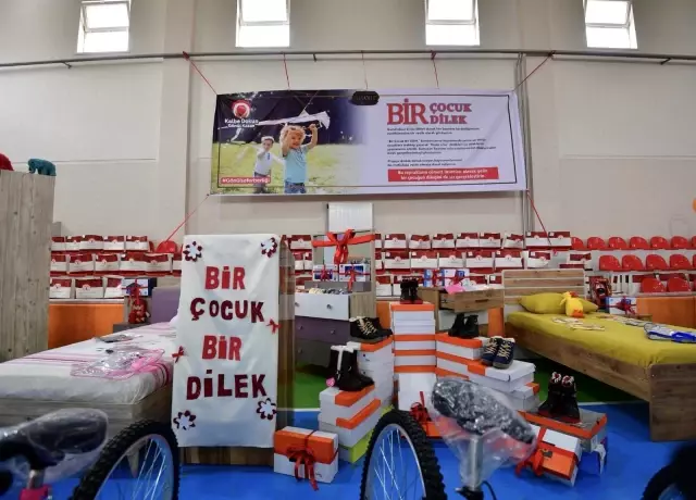Son dakika haber: - Öksüz ve yetim çocukların dilekleri bayram hediyeleri oldu Son dakika haber: - Öksüz ve yetim çocukların dilekleri bayram hediyeleri oldu