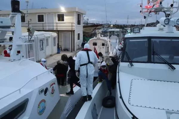 Son dakika: BALIKESİR YUNANİSTAN'IN GERİ İTTİĞİ GÖÇMENLERİN KURTARILMA ANLARI KAMERADA Son dakika: BALIKESİR YUNANİSTAN'IN GERİ İTTİĞİ GÖÇMENLERİN KURTARILMA ANLARI KAMERADA