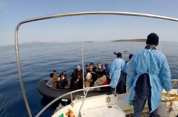Son dakika: BALIKESİR YUNANİSTAN'IN GERİ İTTİĞİ GÖÇMENLERİN KURTARILMA ANLARI KAMERADA Son dakika: BALIKESİR YUNANİSTAN'IN GERİ İTTİĞİ GÖÇMENLERİN KURTARILMA ANLARI KAMERADA