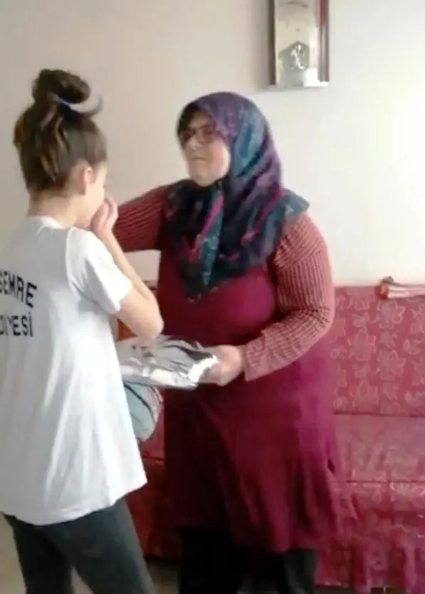 Yunusemreli sporcular annelerini duygulandırdı Yunusemreli sporcular annelerini duygulandırdı