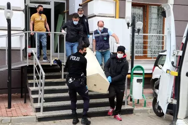 11 yaşındaki kızıyla evde ölü bulunan doktorun ailesi: Hiçbir sorun yoktu 11 yaşındaki kızıyla evde ölü bulunan doktorun ailesi: Hiçbir sorun yoktu