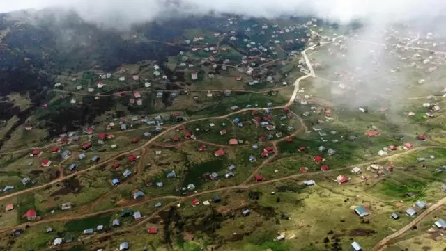 2 bin 182 rakımlı Sisdağı Yaylası kaçak yapı cenneti haline geldi! Yöre sakinleri 'Türkiye'nin 82. ili' olarak anıyor 2 bin 182 rakımlı Sisdağı Yaylası kaçak yapı cenneti haline geldi! Yöre sakinleri 'Türkiye'nin 82. ili' olarak anıyor