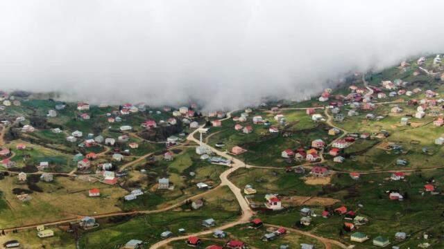 2 bin 182 rakımlı Sisdağı Yaylası kaçak yapı cenneti haline geldi! Yöre sakinleri 'Türkiye'nin 82. ili' olarak anıyor 2 bin 182 rakımlı Sisdağı Yaylası kaçak yapı cenneti haline geldi! Yöre sakinleri 'Türkiye'nin 82. ili' olarak anıyor