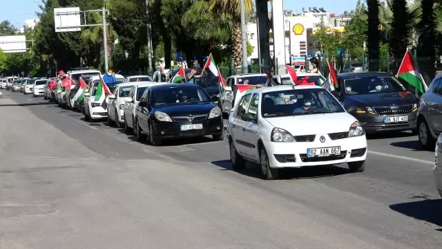 İsrail polisi yeniden Mescid-i Aksa'daki cemaate saldırdı İsrail polisi yeniden Mescid-i Aksa'daki cemaate saldırdı