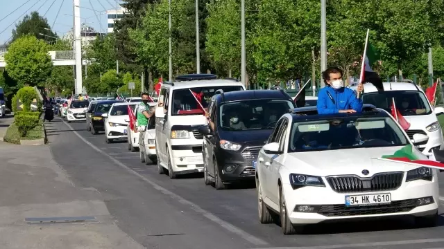 İsrail polisi yeniden Mescid-i Aksa'daki cemaate saldırdı İsrail polisi yeniden Mescid-i Aksa'daki cemaate saldırdı