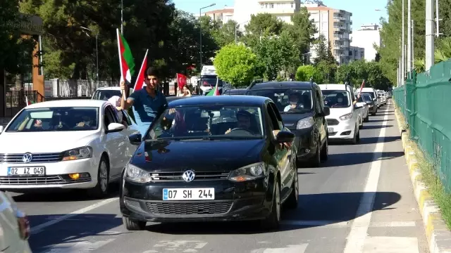 İsrail polisi yeniden Mescid-i Aksa'daki cemaate saldırdı İsrail polisi yeniden Mescid-i Aksa'daki cemaate saldırdı