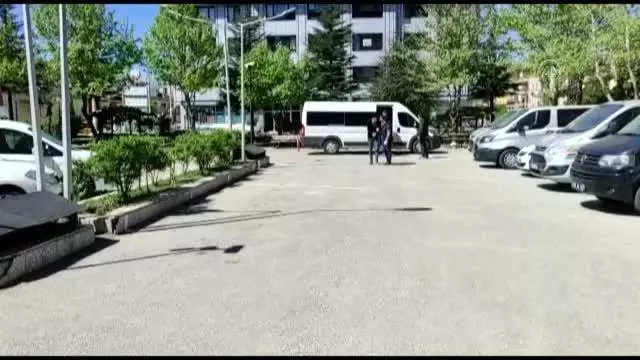 AFYONKARAHİSAR - 3 ildeki dolandırıcılık operasyonunda gözaltına alınan 6 zanlı tutuklandı AFYONKARAHİSAR - 3 ildeki dolandırıcılık operasyonunda gözaltına alınan 6 zanlı tutuklandı