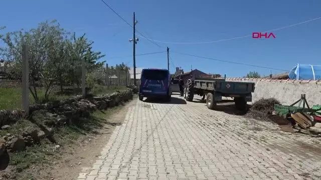 AFYONKARAHİSAR'DA HUSUMETLİLERİN SİLAHLI KAVGASINDA 2 ÖLÜ, 4 GÖZALTI AFYONKARAHİSAR'DA HUSUMETLİLERİN SİLAHLI KAVGASINDA 2 ÖLÜ, 4 GÖZALTI
