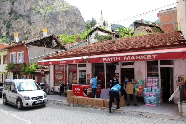 Amasya Müftülüğü gıda kolisi alışverişini mahalle bakkallarından yaptı Amasya Müftülüğü gıda kolisi alışverişini mahalle bakkallarından yaptı