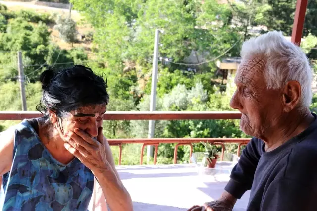 Antalya'da evleri yanan biri işitme engelli yaşlı çiftin korku dolu anları Antalya'da evleri yanan biri işitme engelli yaşlı çiftin korku dolu anları