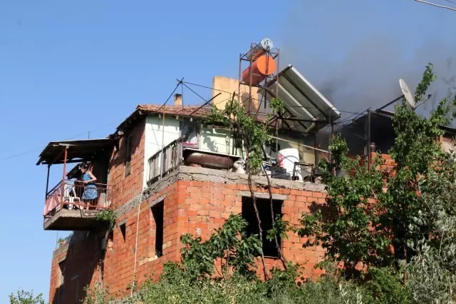 Antalya'da evleri yanan biri işitme engelli yaşlı çiftin korku dolu anları Antalya'da evleri yanan biri işitme engelli yaşlı çiftin korku dolu anları