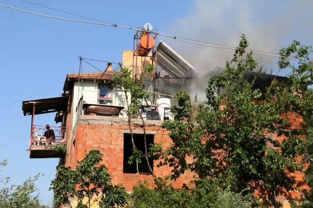 Antalya'da evleri yanan biri işitme engelli yaşlı çiftin korku dolu anları Antalya'da evleri yanan biri işitme engelli yaşlı çiftin korku dolu anları