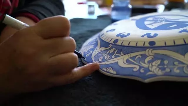 Atölyeye dönüştürülen kurs binaları çinici kadınların ekmek teknesi oldu Atölyeye dönüştürülen kurs binaları çinici kadınların ekmek teknesi oldu