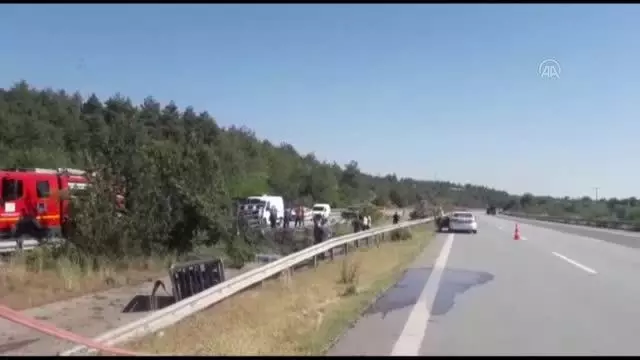 Son dakika... Bariyere çarparak devrilen kamyonun sürücüsü öldü