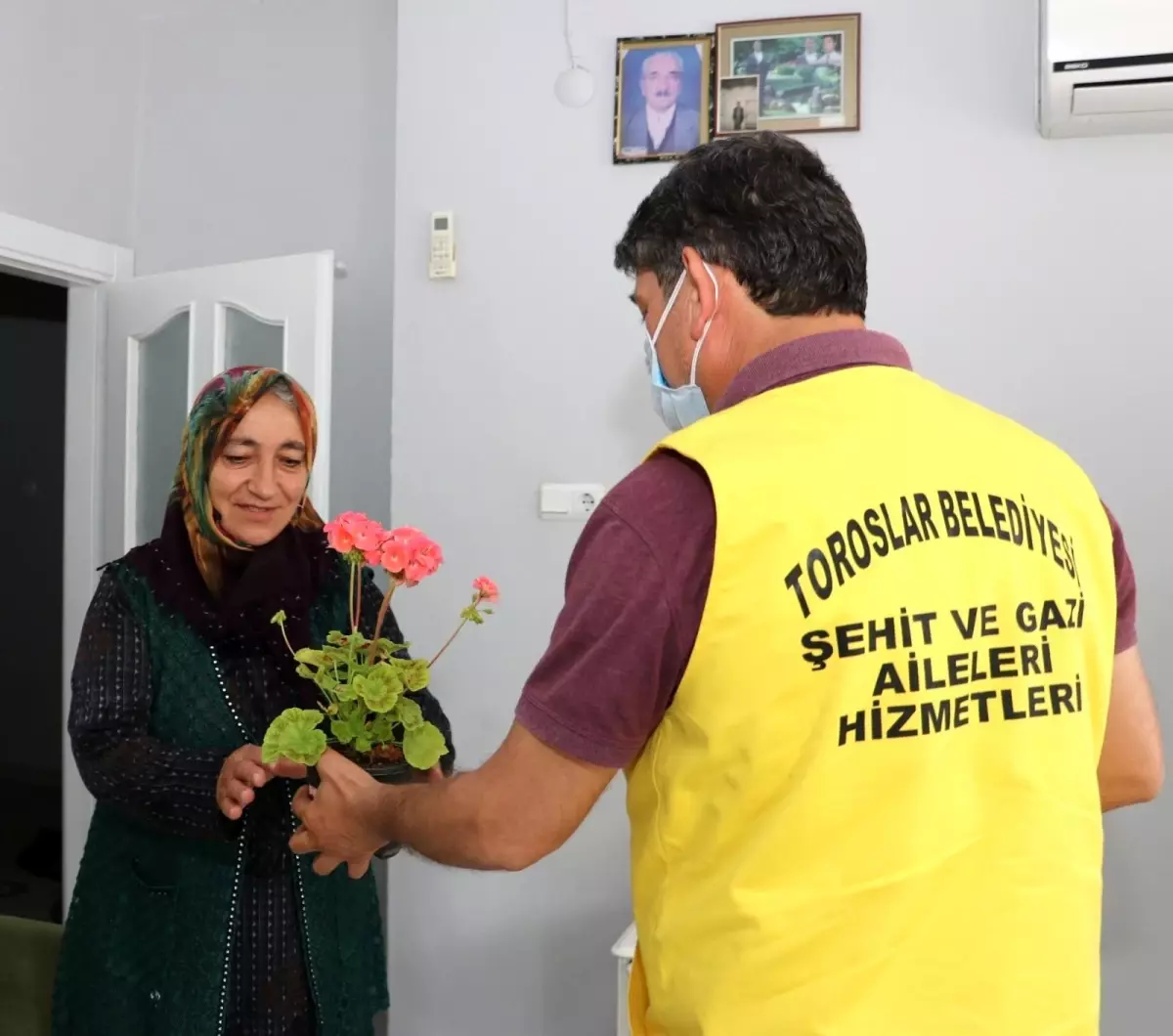 Başkan Yılmaz'dan annelere 110 bin çiçek