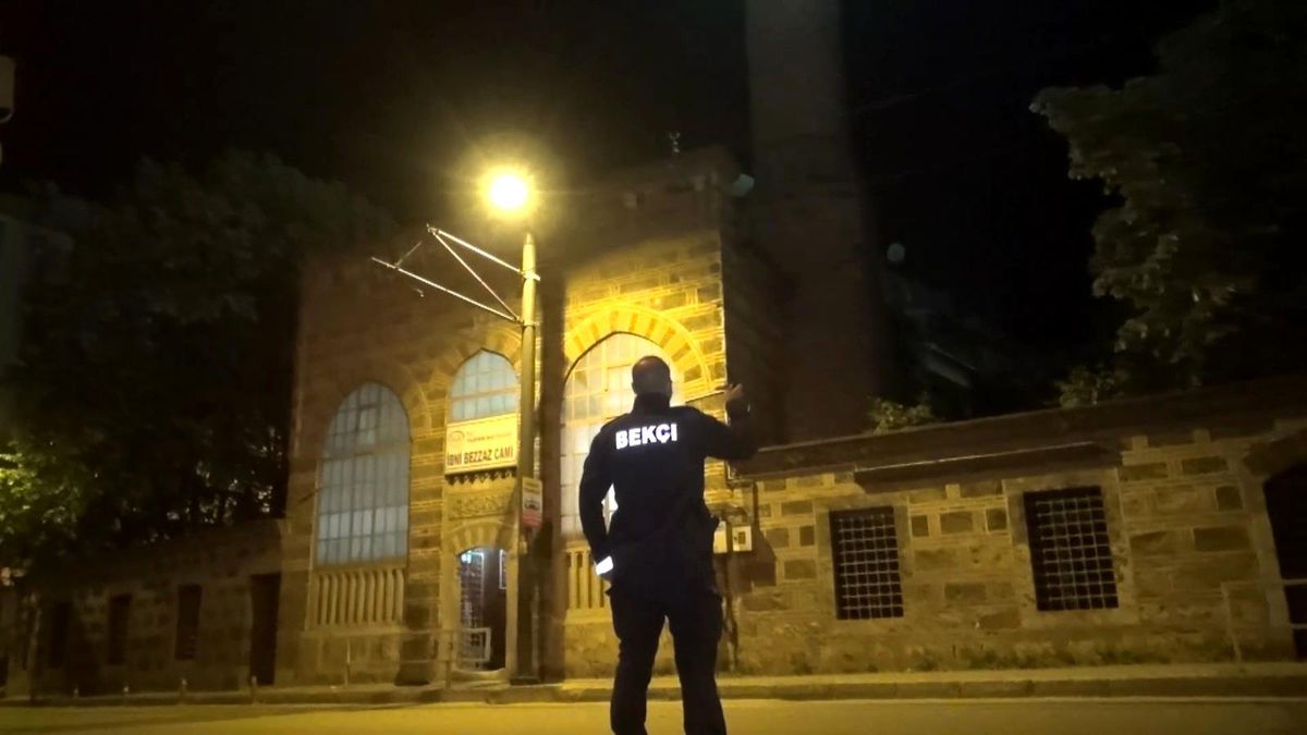 Tarihi camide hırsızlık alarmı