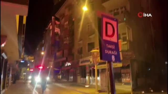 Elazığ'da 5 katlı binanın çatısı alevlere teslim oldu Elazığ'da 5 katlı binanın çatısı alevlere teslim oldu