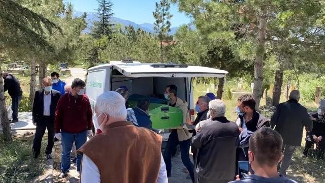 Son dakika! Eski Bakan Akcan'ın acı günü Son dakika! Eski Bakan Akcan'ın acı günü