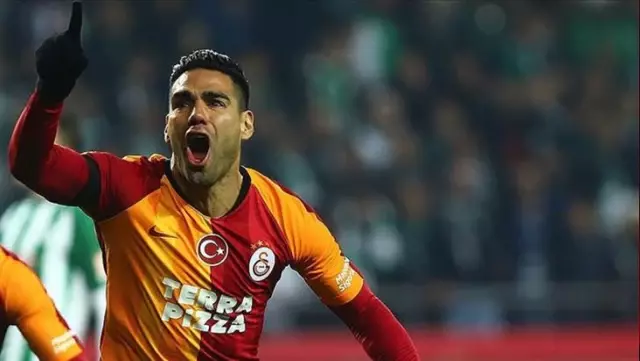 Falcao sakatlığı sebebiyle Denizlispor maçının kadrosuna alınmadı! Mohamed'in durumu yarın netlik kazanacak Falcao sakatlığı sebebiyle Denizlispor maçının kadrosuna alınmadı! Mohamed'in durumu yarın netlik kazanacak