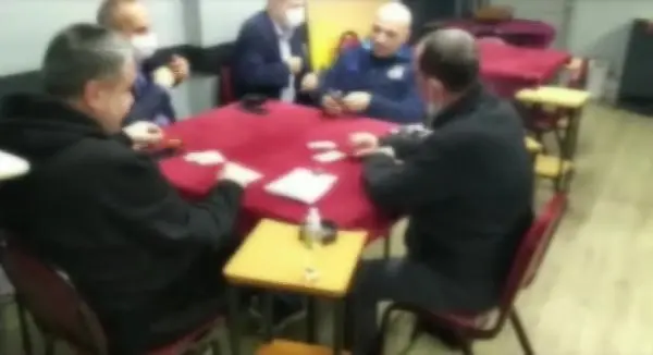 FATİH'TE DERNEĞE KUMAR BASKINI 27 KİŞİYE 93 BİN 663 LİRA CEZA