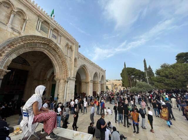 Filistinliler, fanatik Yahudilerin baskınını önlemek için Mescid-i Aksa'da nöbet tutuyor Filistinliler, fanatik Yahudilerin baskınını önlemek için Mescid-i Aksa'da nöbet tutuyor