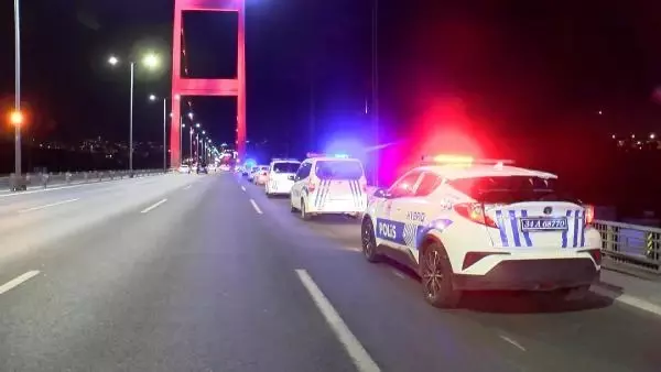 FSM Köprüsü'nde ön tekerini kaldırıp ilerleyen motosikletli kazada hayatını kaybetti FSM Köprüsü'nde ön tekerini kaldırıp ilerleyen motosikletli kazada hayatını kaybetti