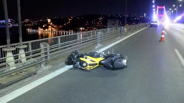 FSM Köprüsü'nde ön tekerini kaldırıp ilerleyen motosikletli kazada hayatını kaybetti FSM Köprüsü'nde ön tekerini kaldırıp ilerleyen motosikletli kazada hayatını kaybetti
