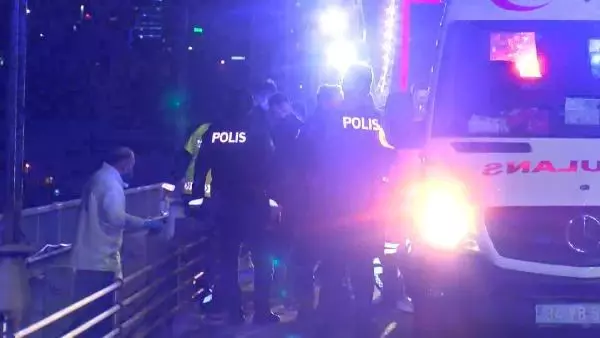 FSM Köprüsü'nde ön tekerini kaldırıp ilerleyen motosikletli kazada hayatını kaybetti FSM Köprüsü'nde ön tekerini kaldırıp ilerleyen motosikletli kazada hayatını kaybetti