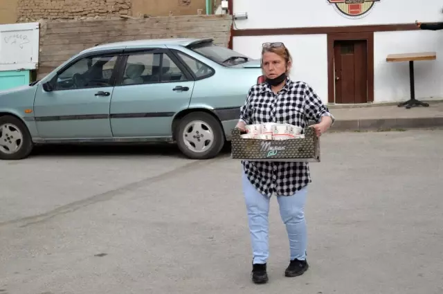 Hayırseverler bir çatı altında buluşarak vatandaşın karnını doyurdu Hayırseverler bir çatı altında buluşarak vatandaşın karnını doyurdu