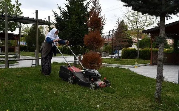 İscehisar'ın yeşil alanları güzelleşiyor İscehisar'ın yeşil alanları güzelleşiyor