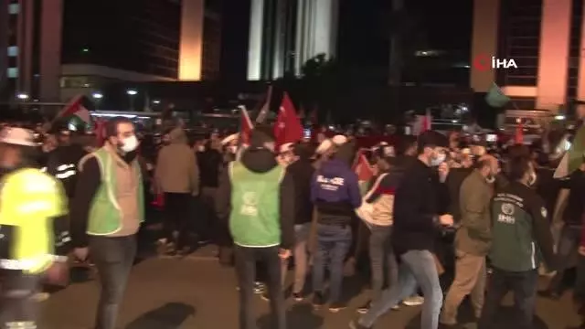 İstanbul'daki İsrail Başkonsolosluğu önündeki protesto devam ediyor İstanbul'daki İsrail Başkonsolosluğu önündeki protesto devam ediyor